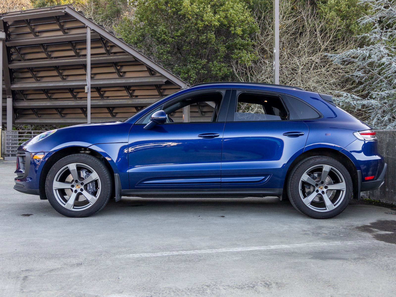 Certified 2024 Porsche Macan image 2