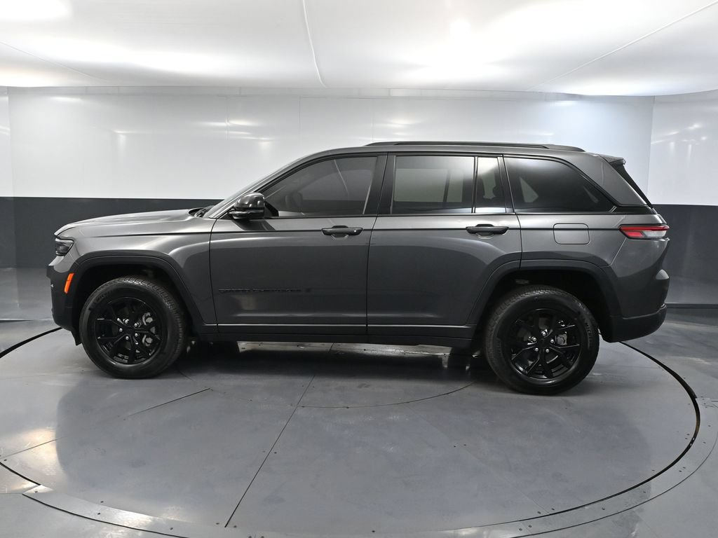 Used 2024 Jeep Grand Cherokee Altitude AWD/4WD image 7