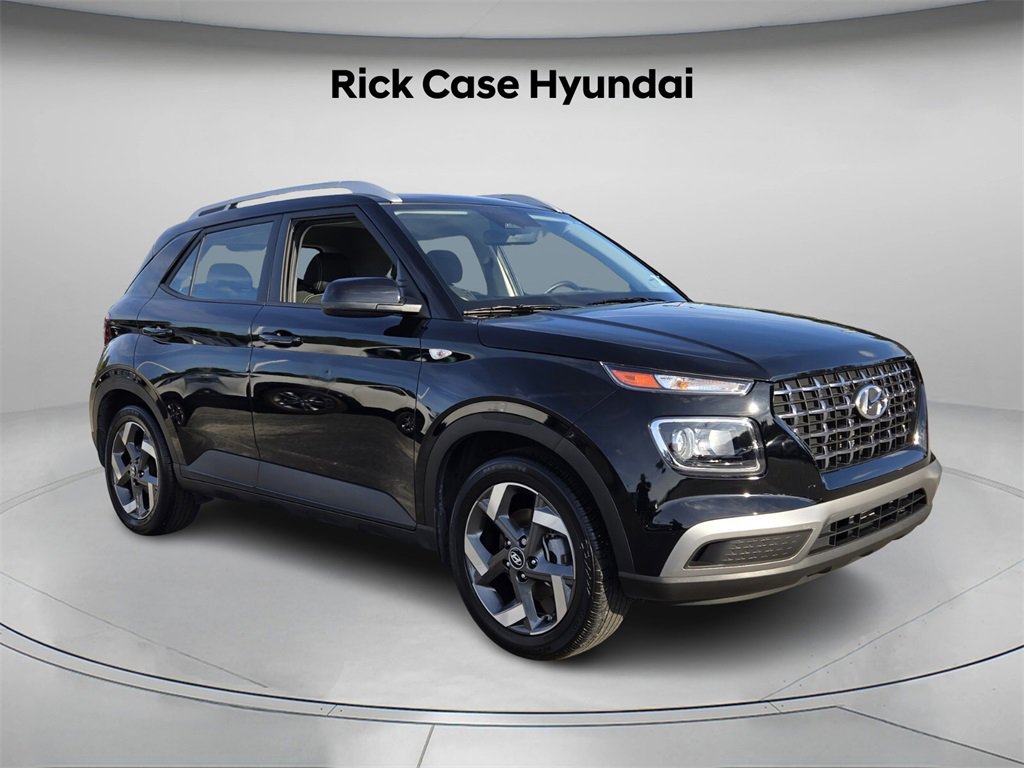 Certified 2024 Hyundai Venue SEL image 9