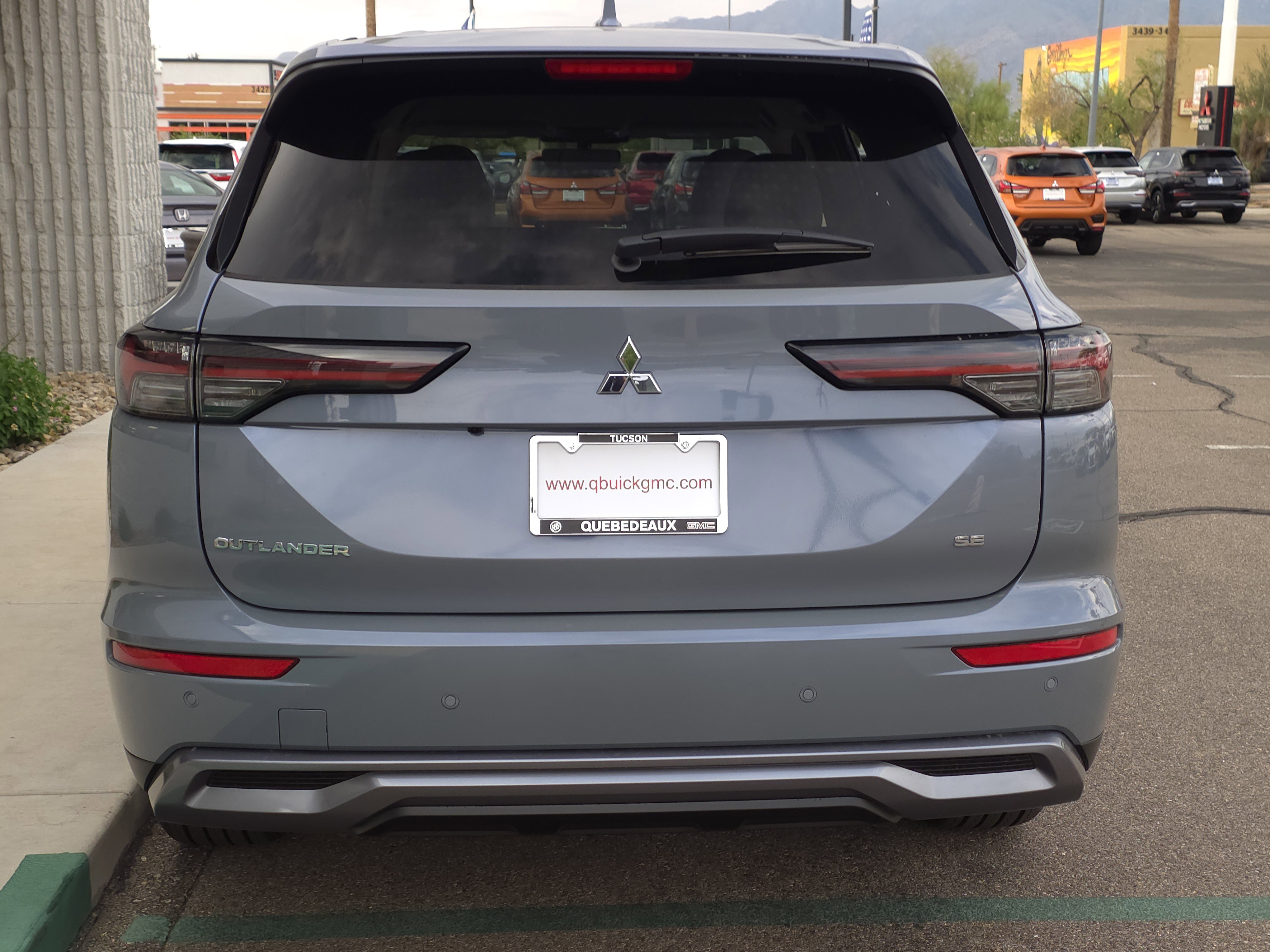 New 2025 Mitsubishi Outlander SE image 3