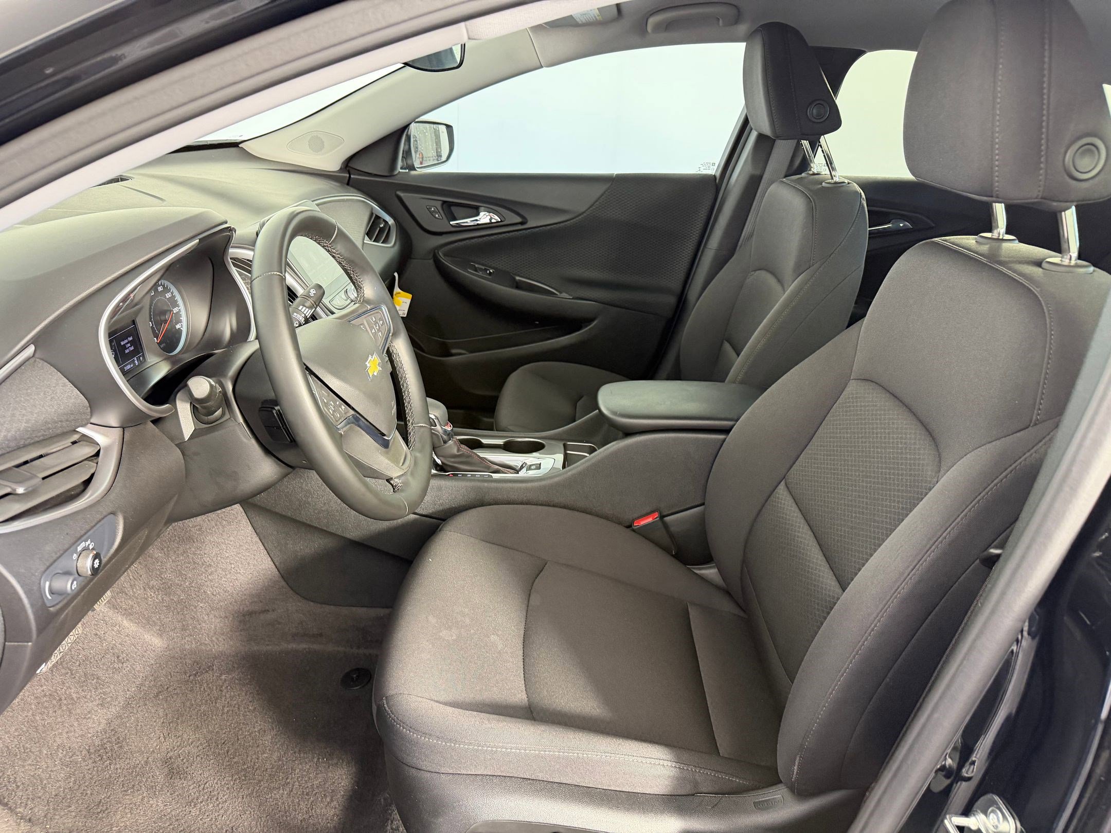 Used 2025 Chevrolet Malibu RS image 5