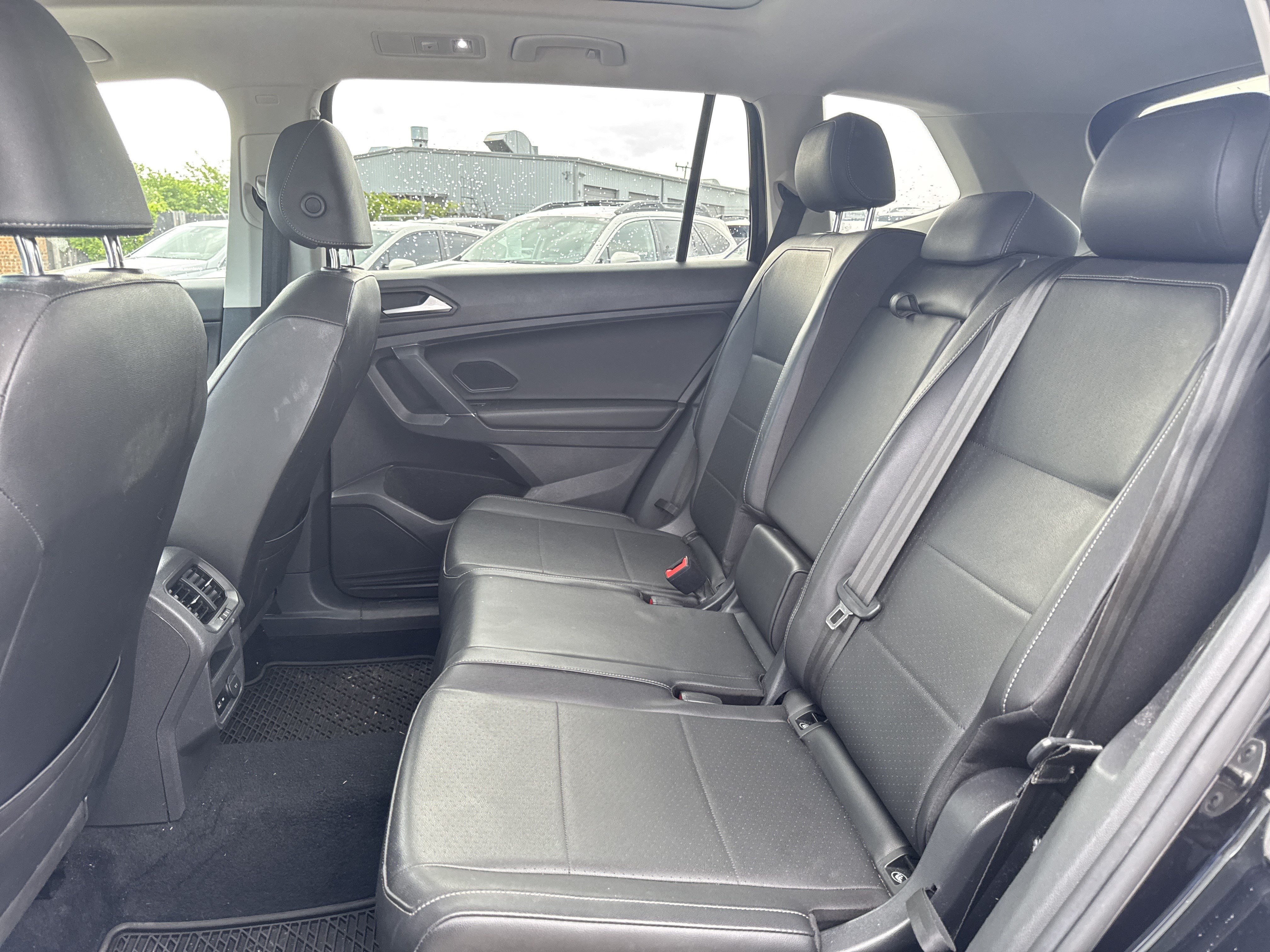 Used 2020 Volkswagen Tiguan SE AWD/4WD image 25