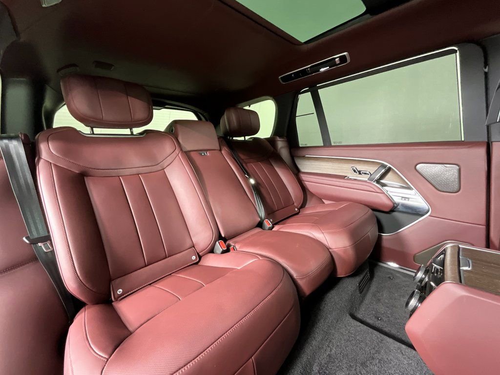 Used 2025 Land Rover Range Rover Long Wheelbase Autobiography image 22