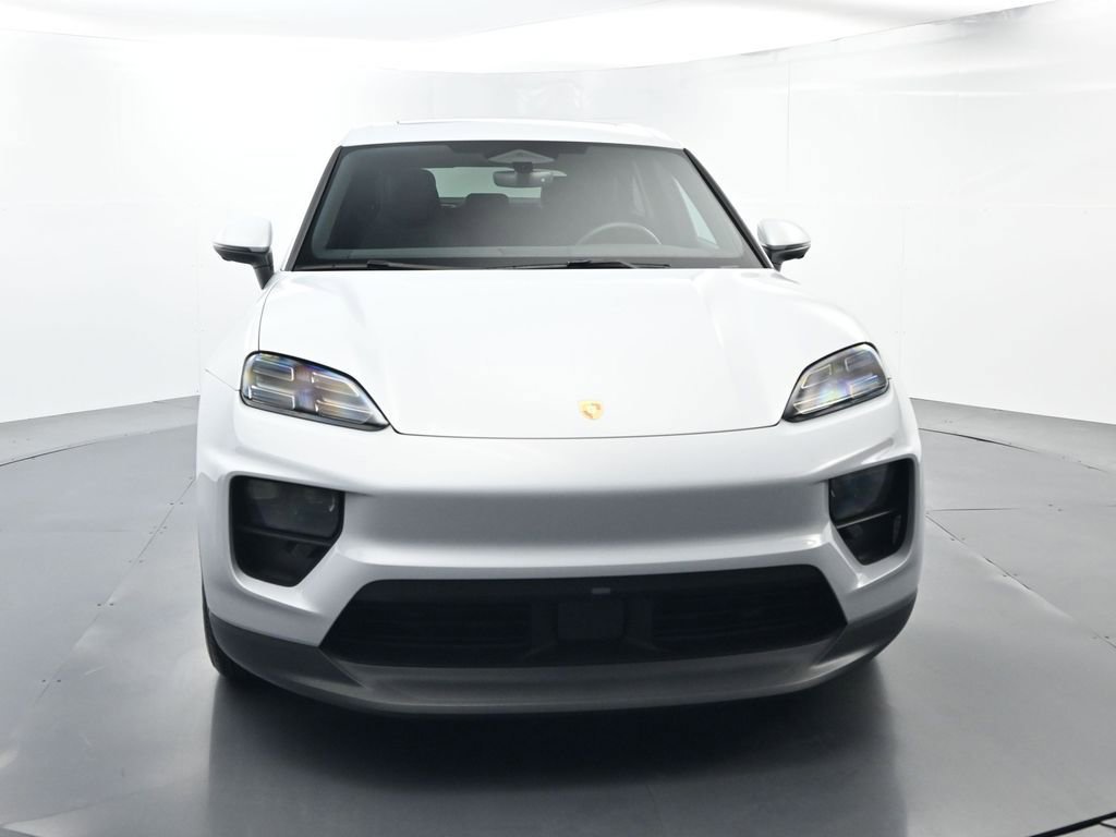 Certified 2025 Porsche Macan Electric image 18