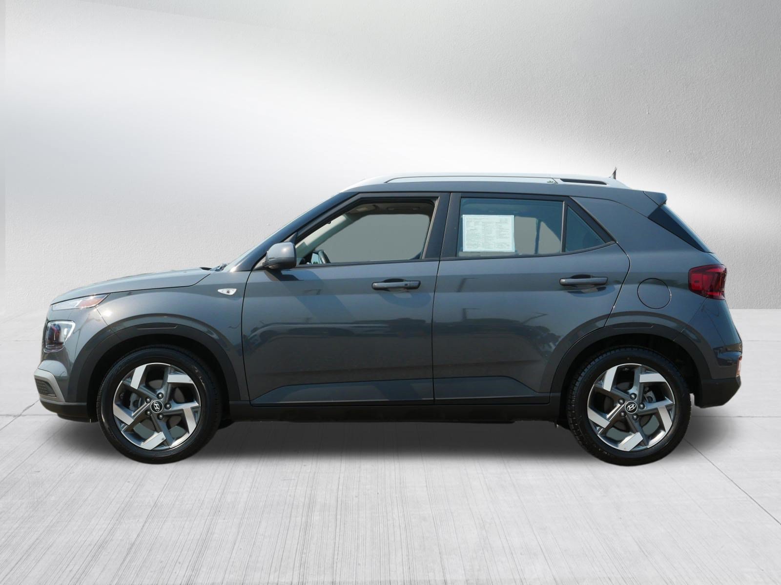 Used 2025 Hyundai Venue SEL FWD image 4