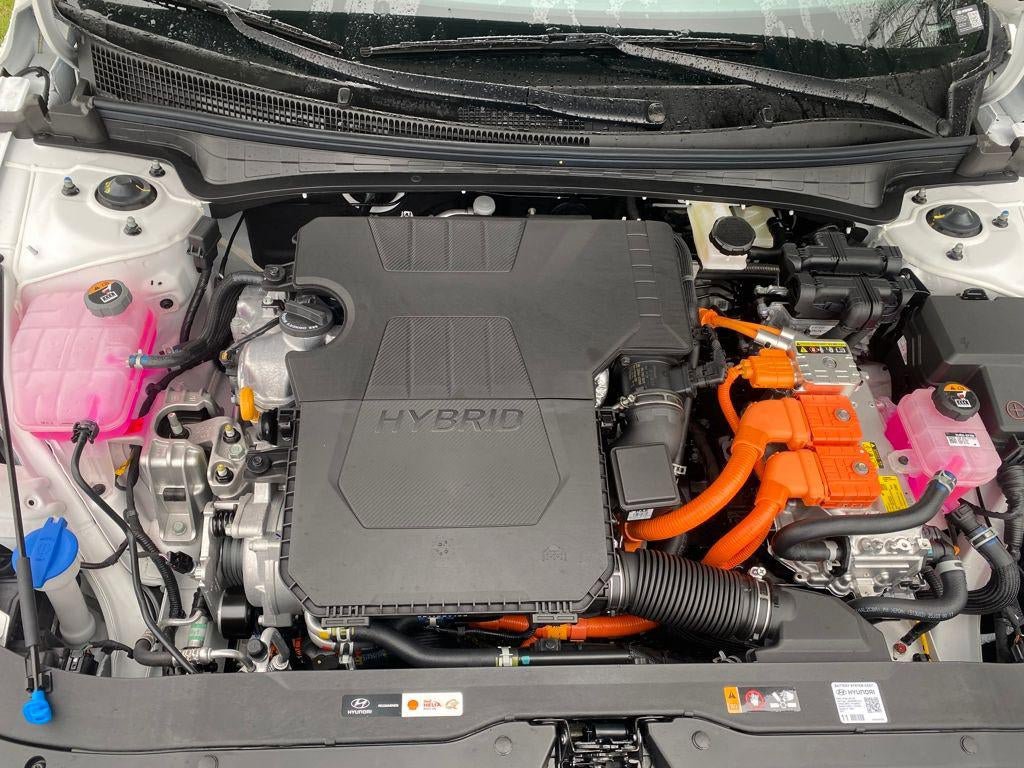 New 2026 Hyundai Elantra Hybrid FWD image 18