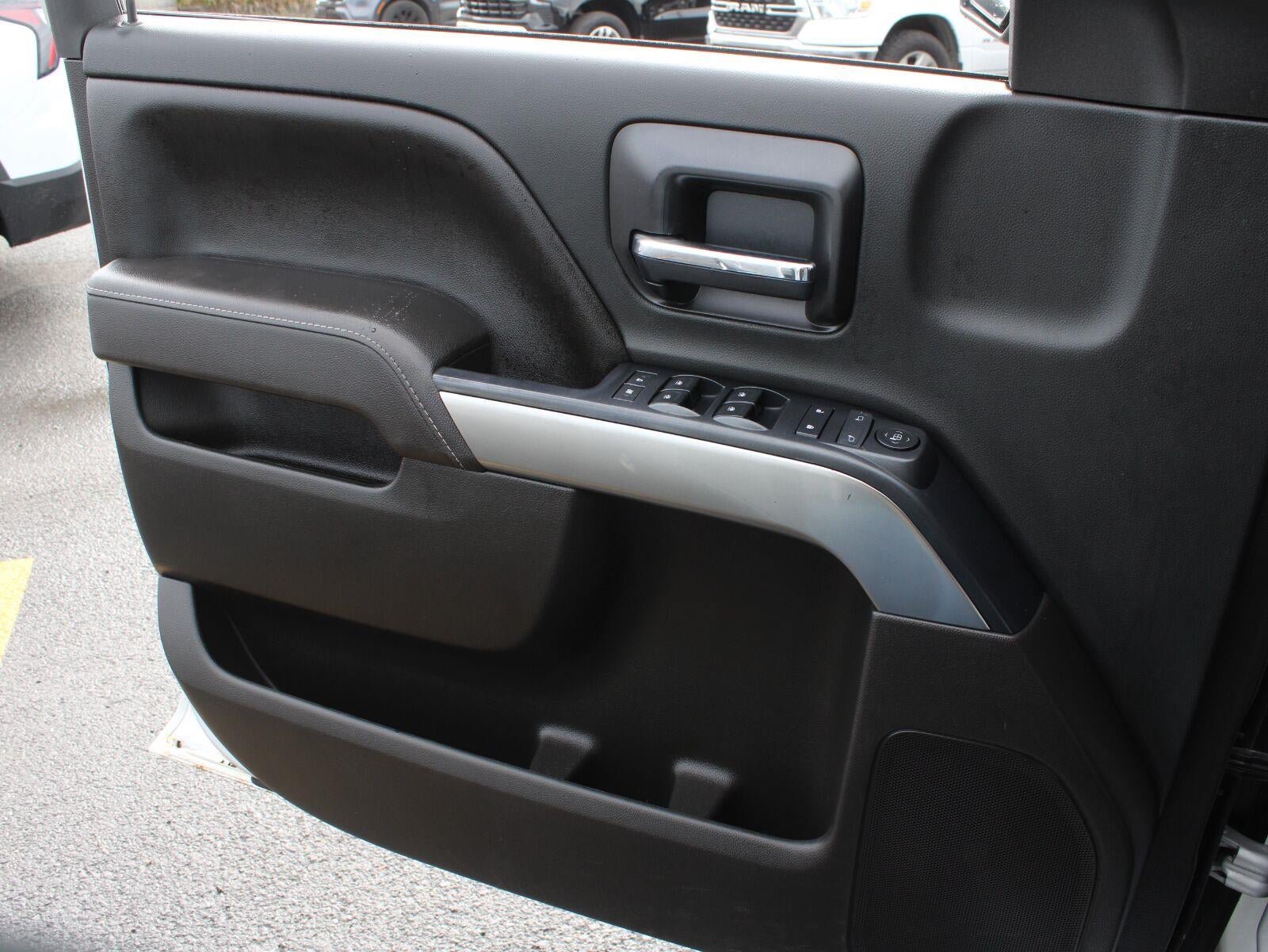 Used 2017 Chevrolet Silverado 1500 LT w/ All Star Edition AWD/4WD image 8