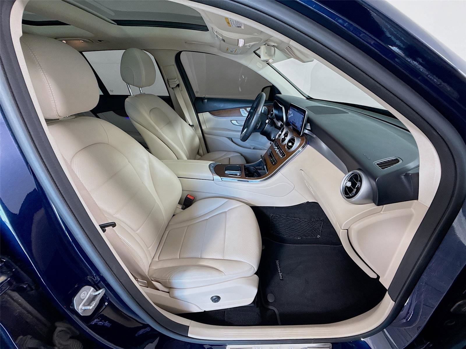 Used 2020 Mercedes-Benz GLC 300 4MATIC image 23
