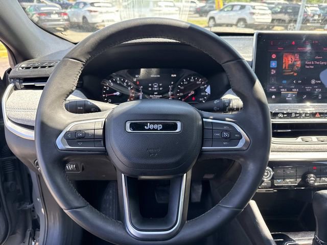 Used 2023 Jeep Compass Latitude AWD/4WD image 28