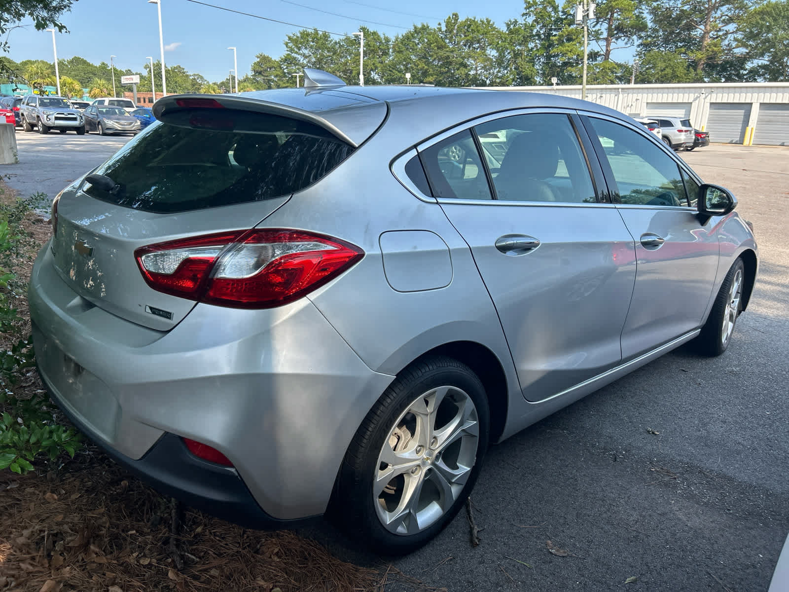 Used 2018 Chevrolet Cruze Premier FWD image 5