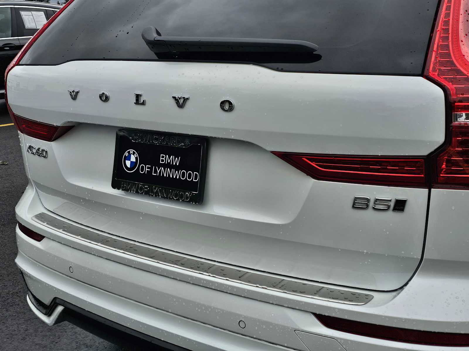 Used 2024 Volvo XC60 B5 Ultimate w/ Protection Package Premier image 13