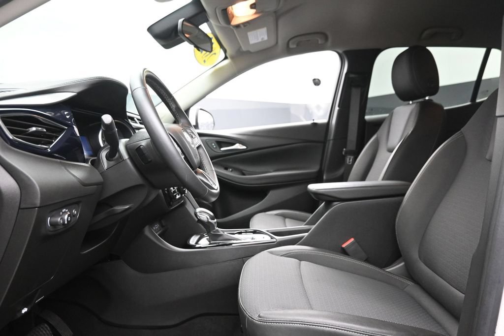 Used 2022 Buick Encore GX Select w/ Sport Touring Package FWD image 17