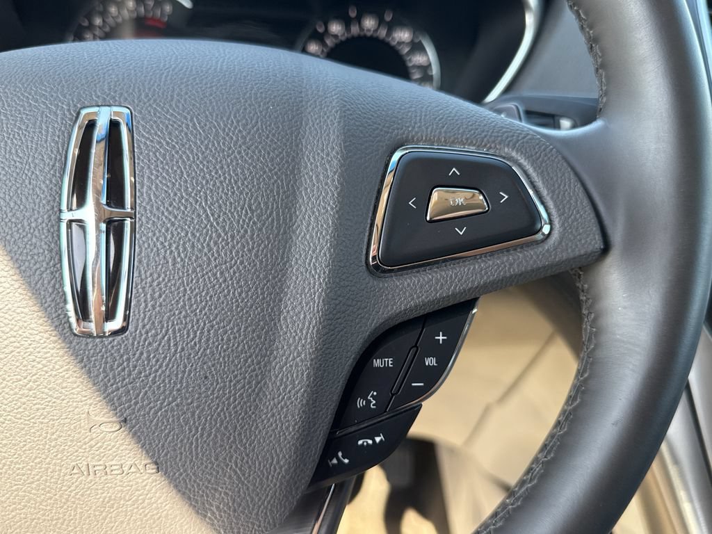 Used 2017 Lincoln MKX Reserve AWD/4WD image 25