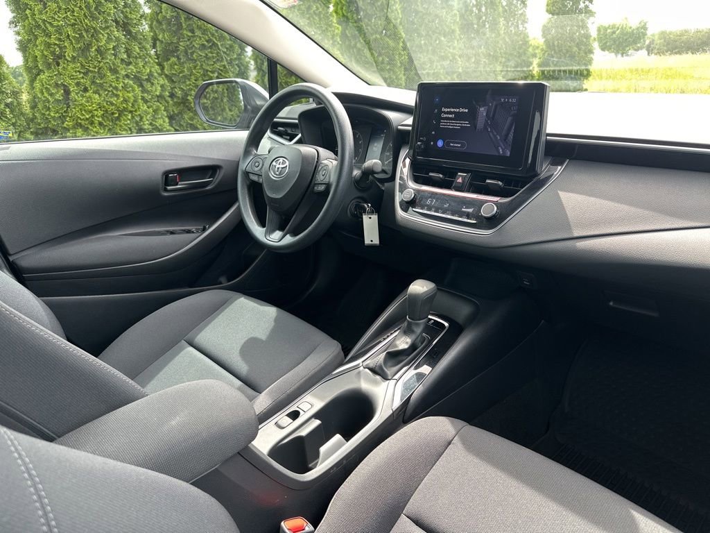 Certified 2025 Toyota Corolla LE FWD image 31
