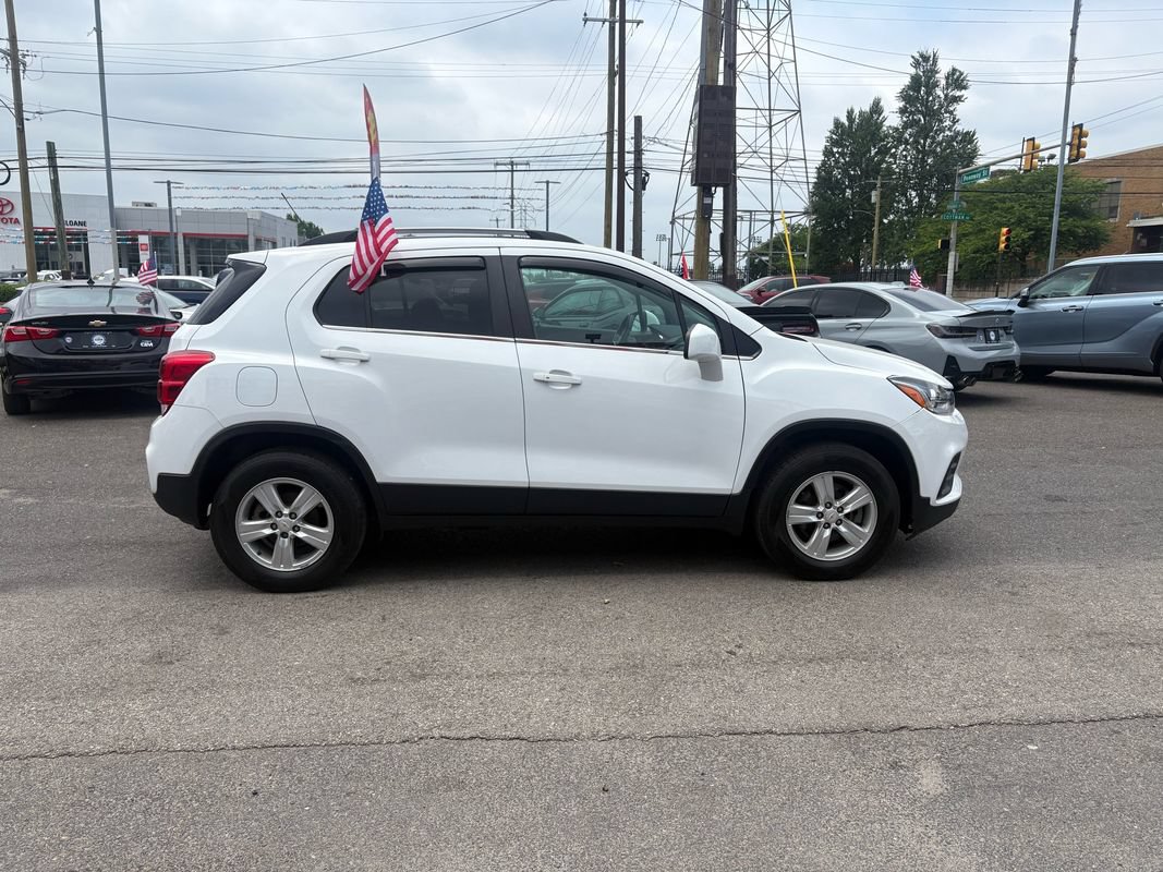Used 2020 Chevrolet Trax LT w/ LT Convenience Package AWD/4WD image 10