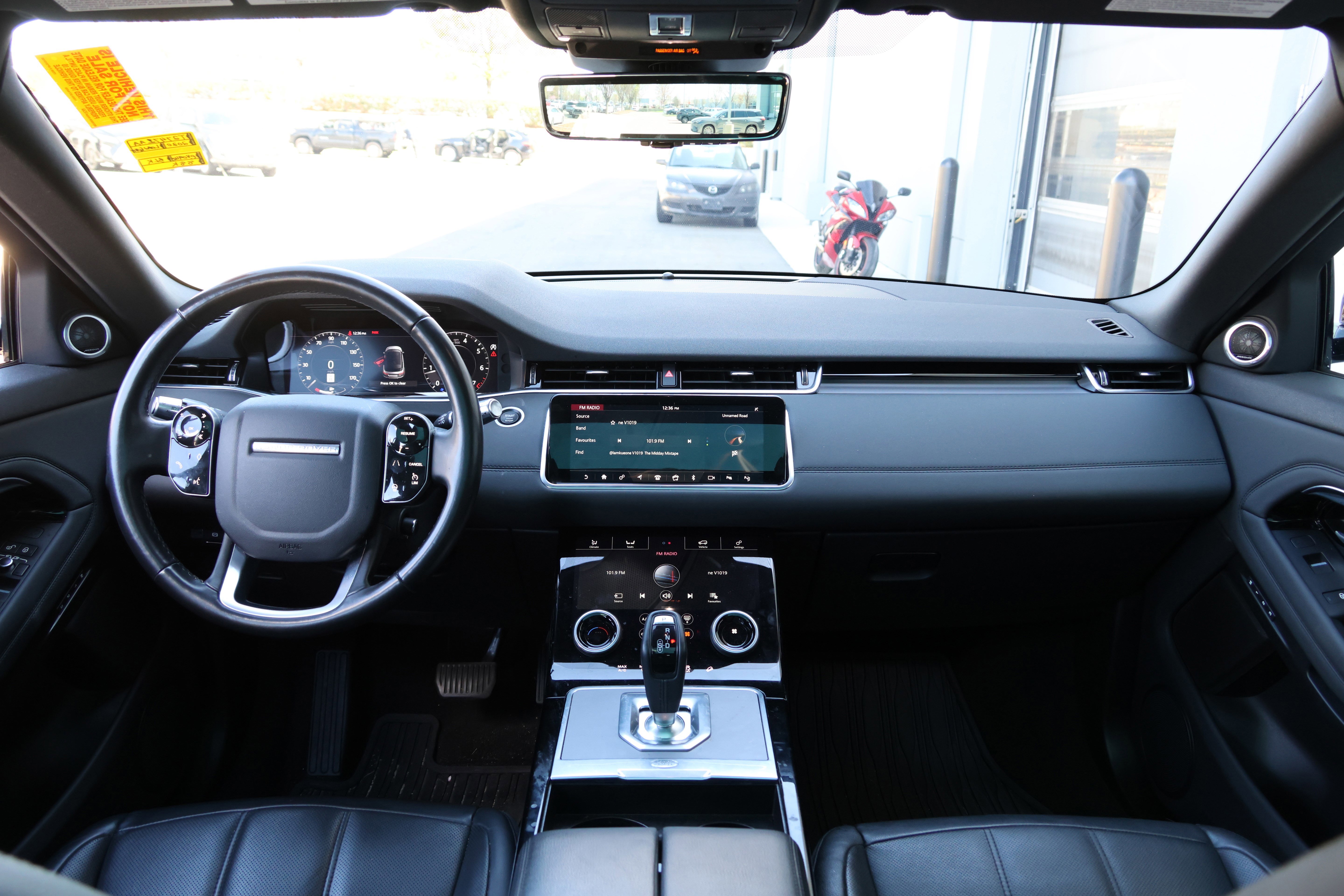 Used 2020 Land Rover Range Rover Evoque SE image 16