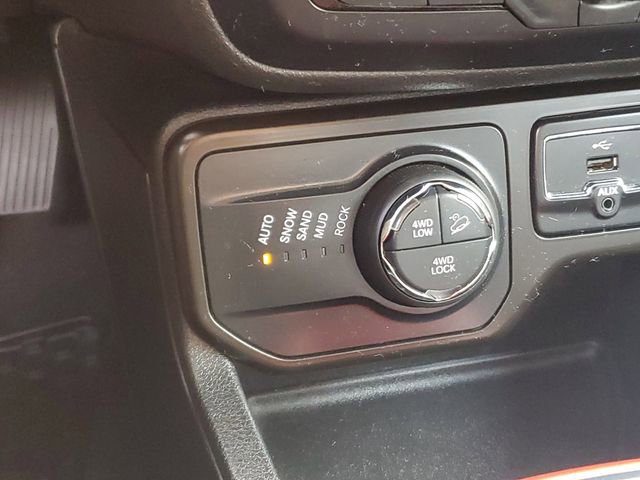 Used 2019 Jeep Renegade Trailhawk image 30