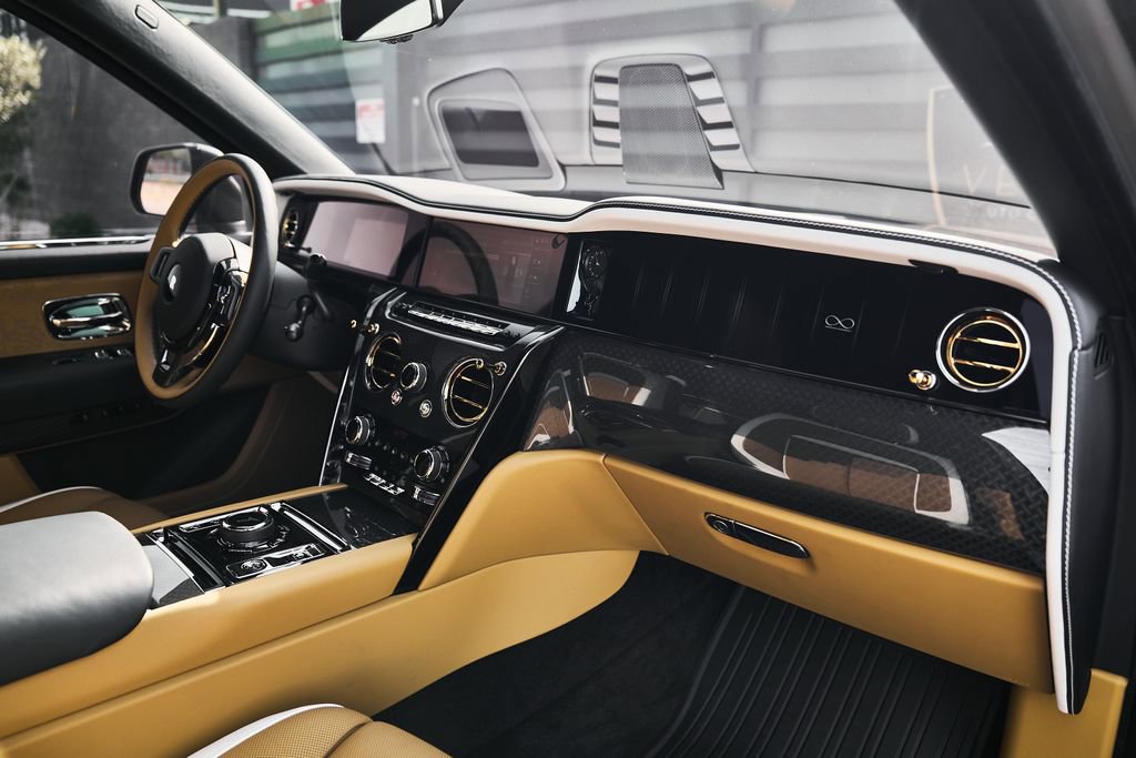 Used 2026 Rolls-Royce Cullinan Black Badge image 42