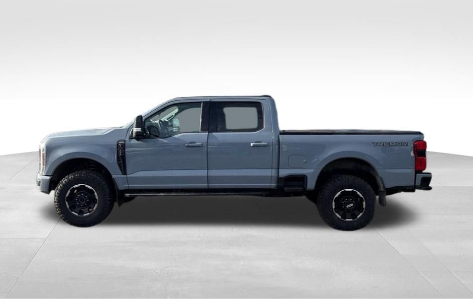 Used 2026 Ford F350 Lariat w/ Tremor Off-Road Package image 5