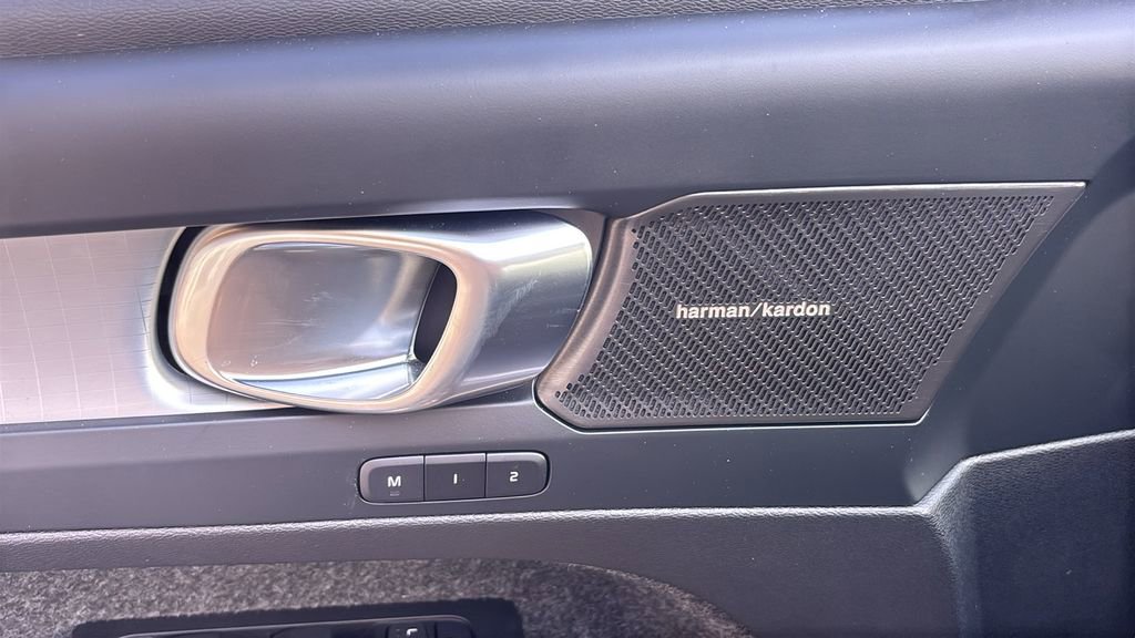 New 2026 Volvo XC40 B5 Ultra w/ Protection Package Premier image 11