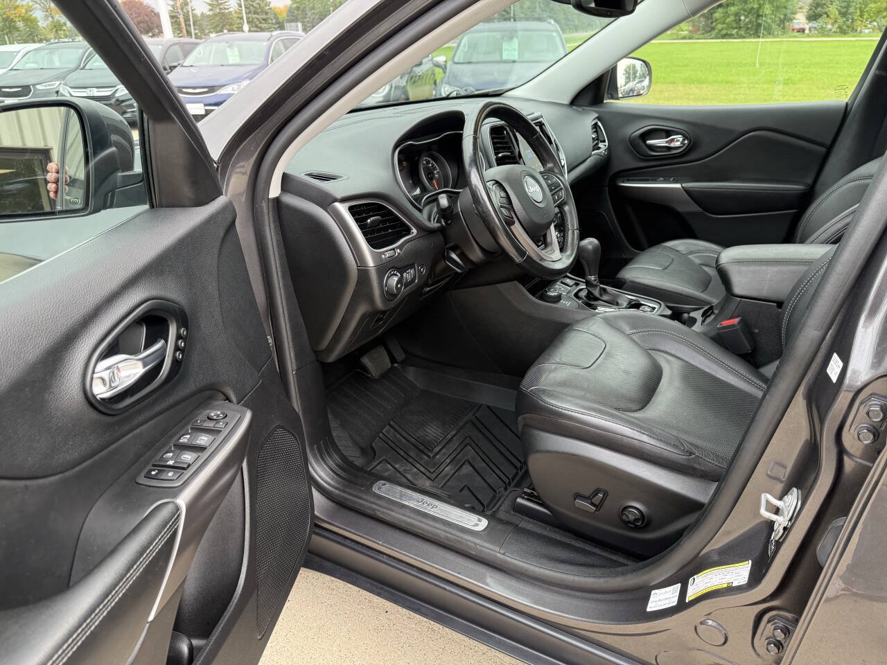 Used 2021 Jeep Cherokee Limited AWD/4WD image 5