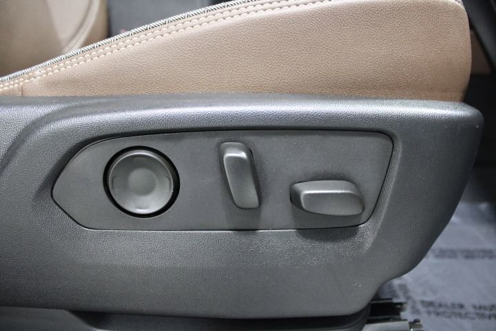 Used 2023 Chevrolet Suburban High Country image 28