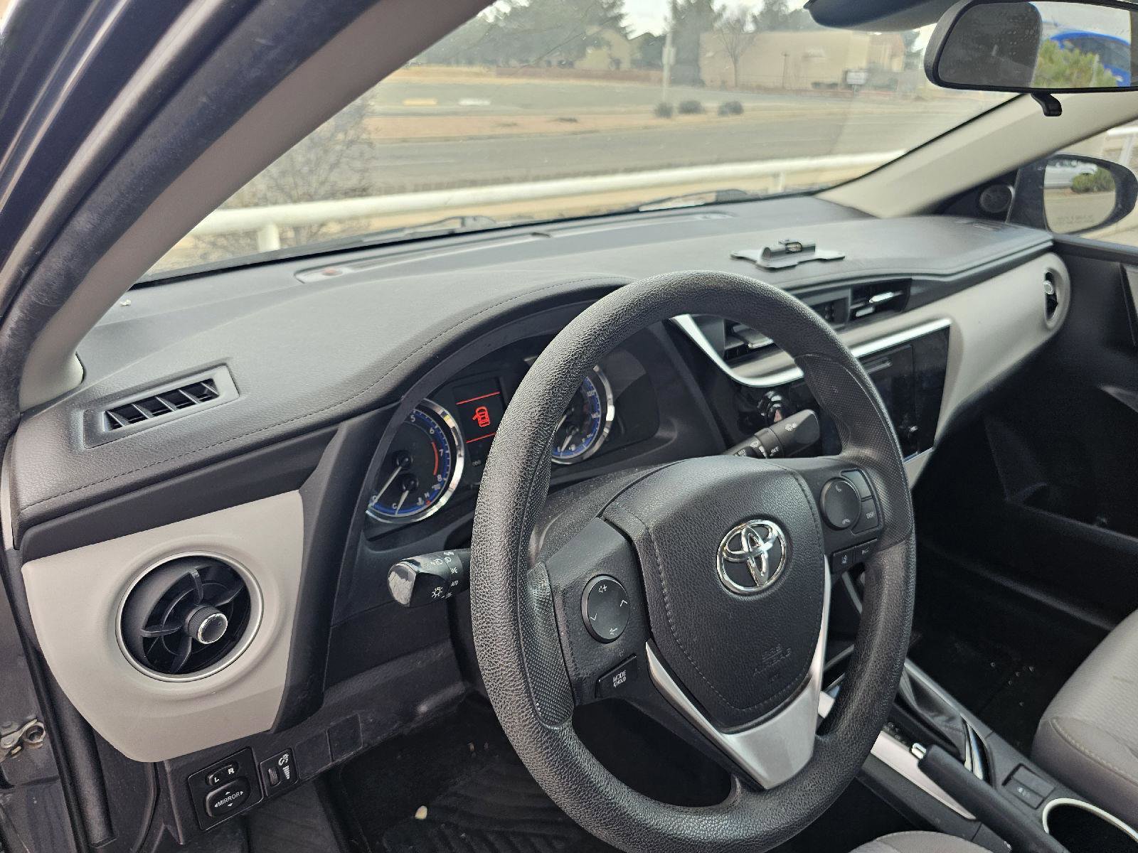 Used 2018 Toyota Corolla LE image 18