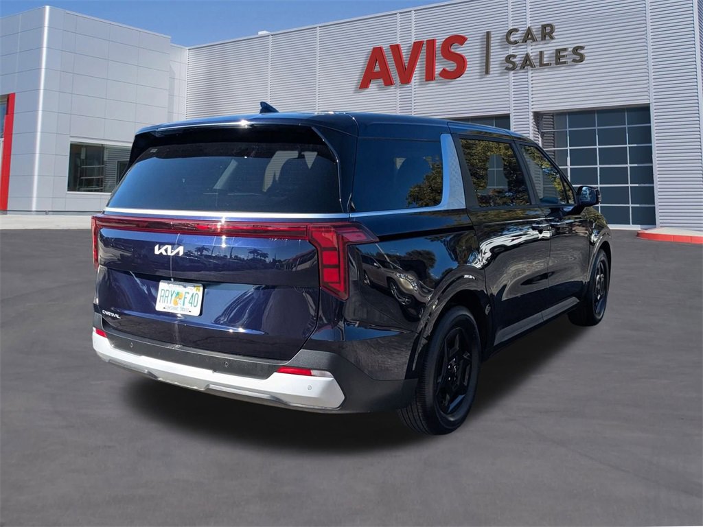 Used 2025 Kia Carnival image 6