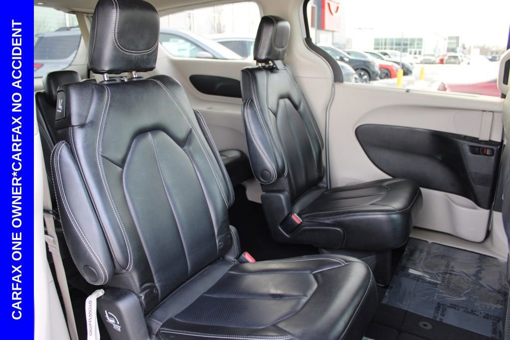 Used 2023 Chrysler Pacifica Touring-L image 21