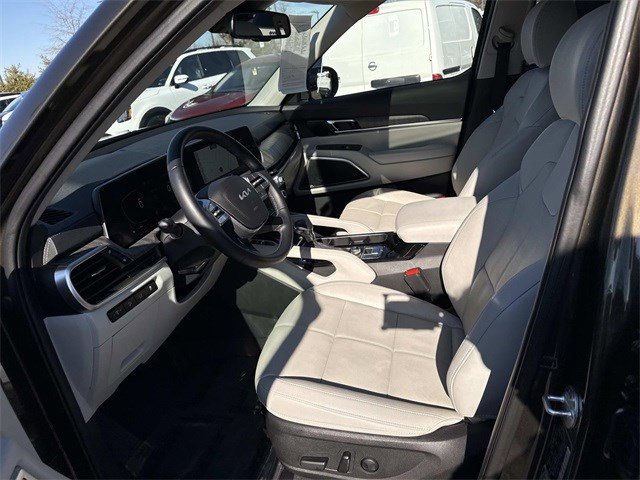 Used 2023 Kia Telluride EX w/ EX Captain's Chair Package image 14