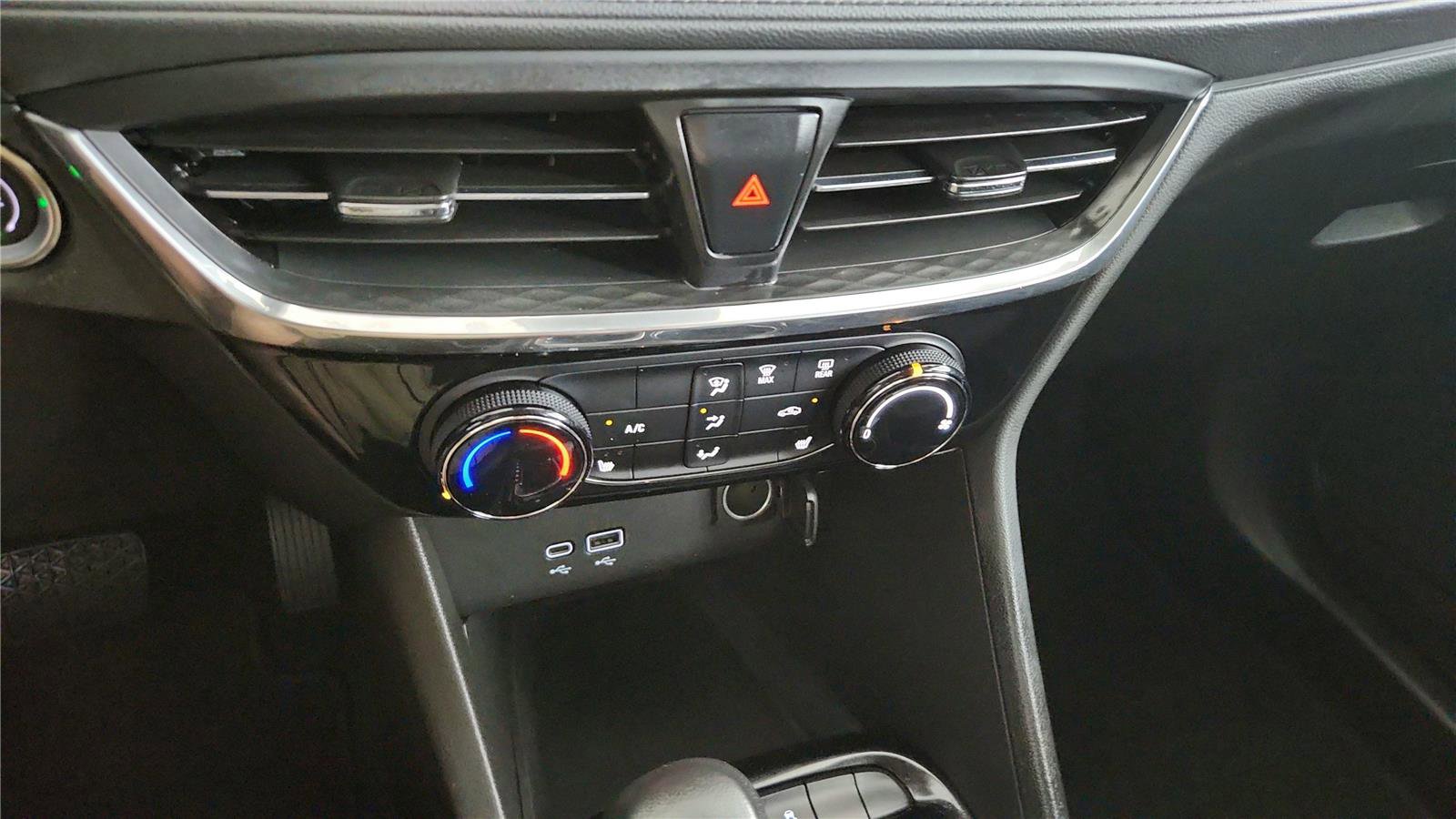 Used 2024 Buick Encore GX Sport Touring w/ Comfort Package image 31