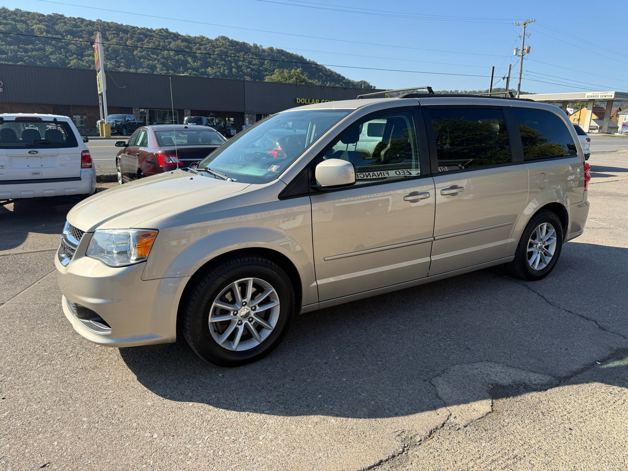 Used 2016 Dodge Grand Caravan SXT image 4