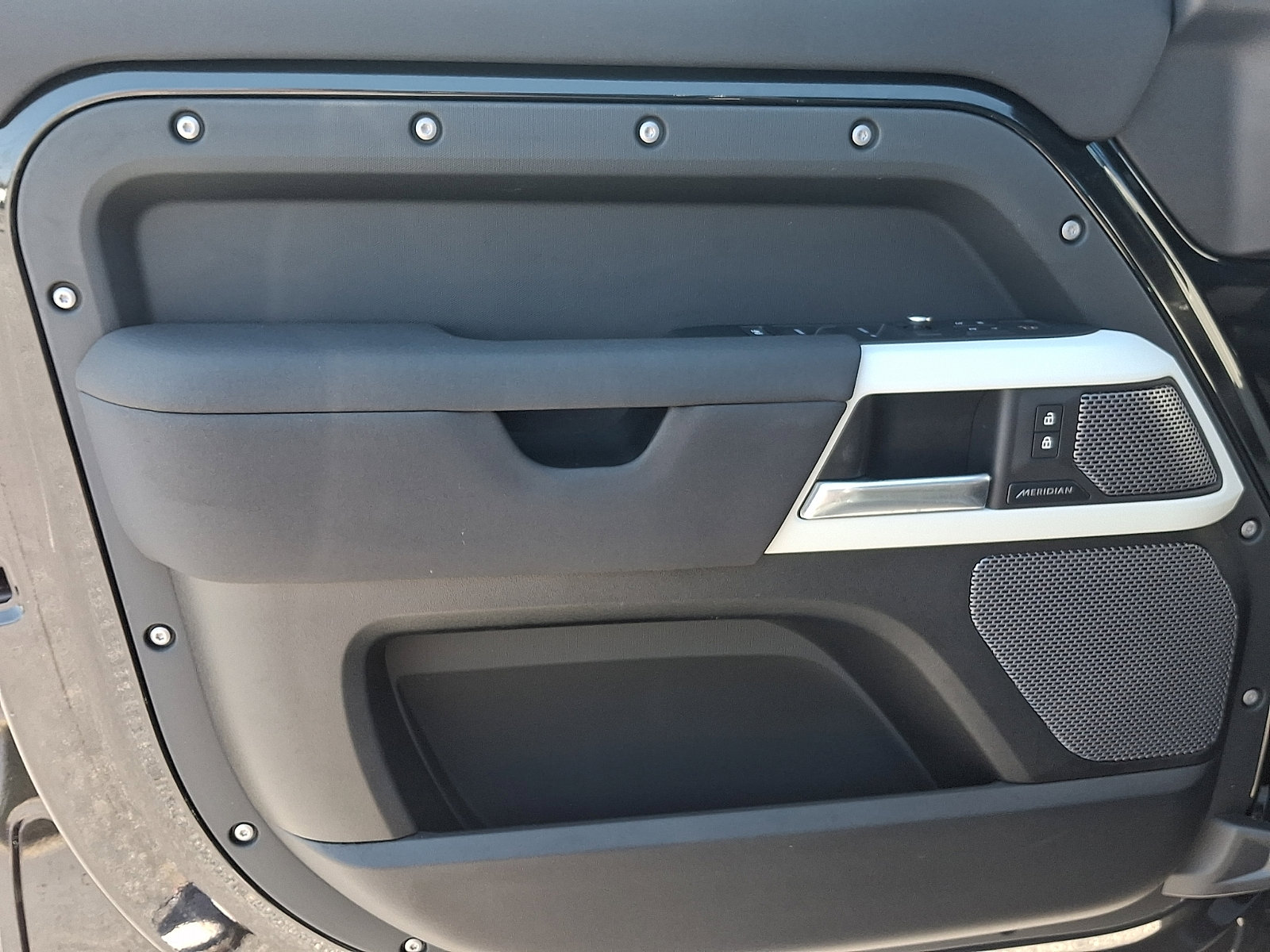 Used 2021 Land Rover Defender 110 X-Dynamic SE AWD/4WD image 12