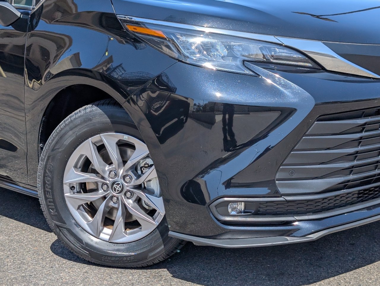 Used 2026 Toyota Sienna XLE FWD image 11