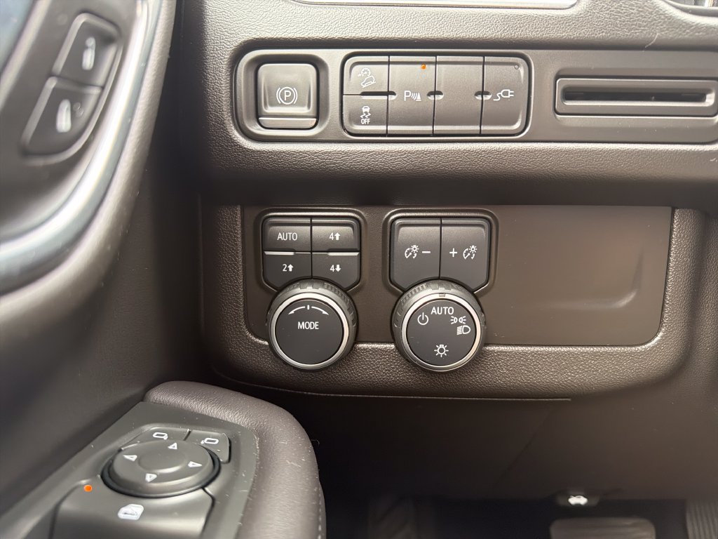 Certified 2021 Chevrolet Suburban Z71 w/ Rear Media and Nav Package AWD/4WD image 22