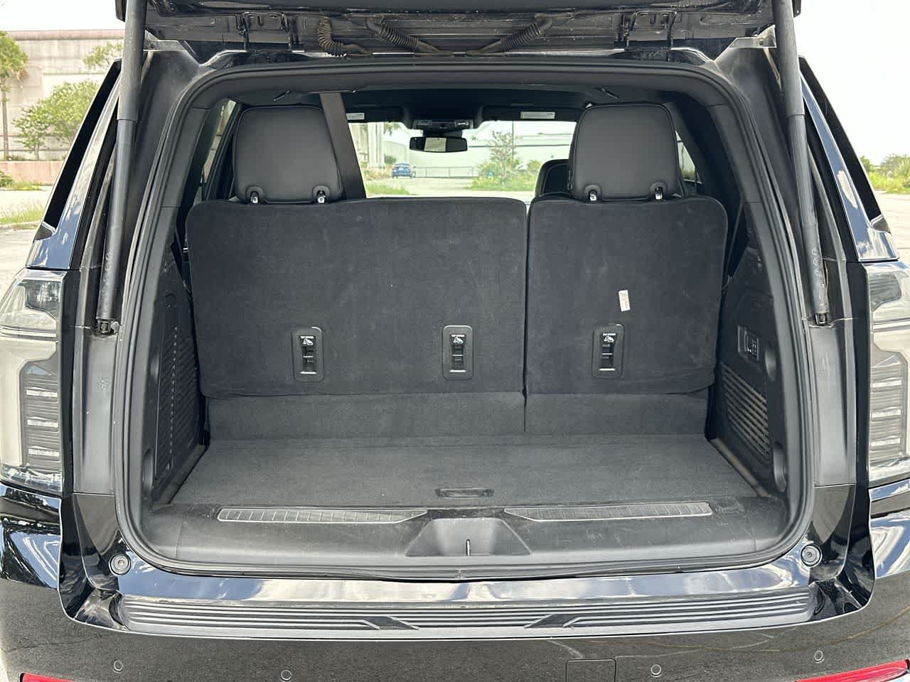 Used 2025 Chevrolet Tahoe Premier AWD/4WD image 30