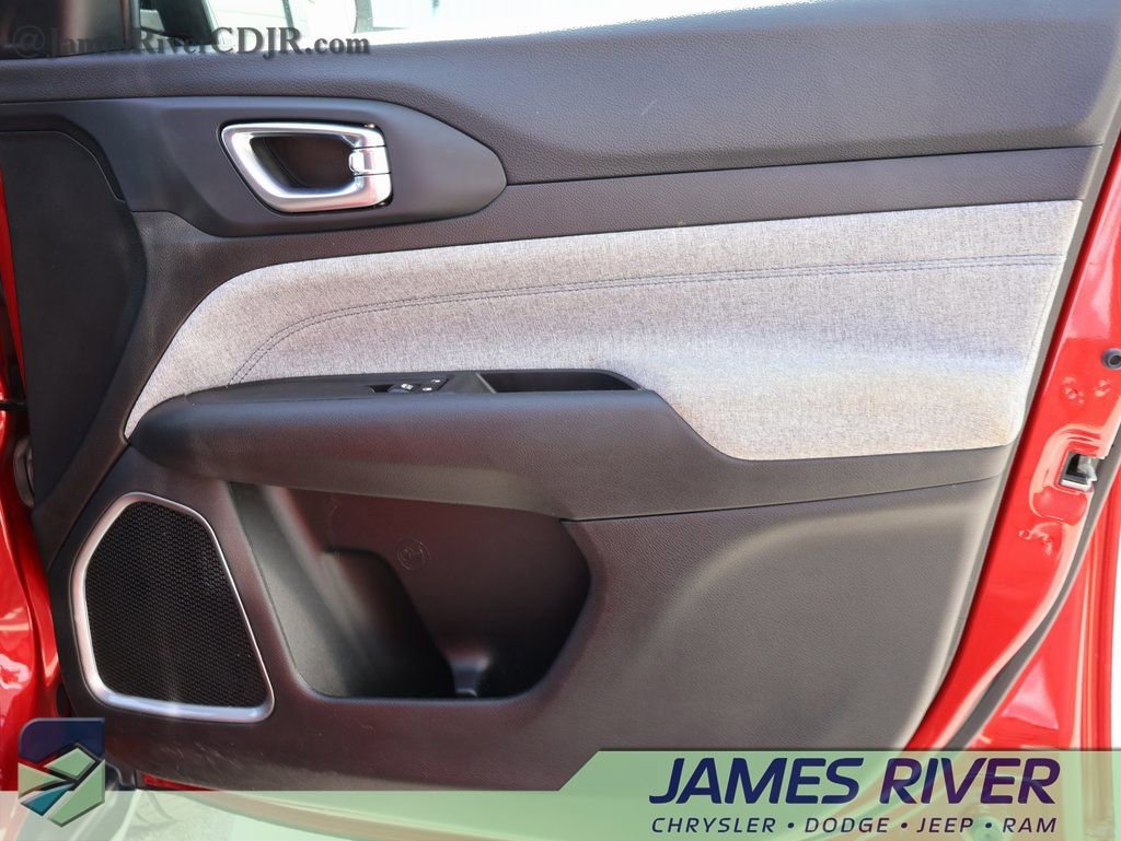 Used 2024 Jeep Compass Sport image 8