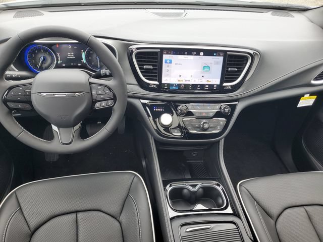 New 2027 Chrysler Pacifica Limited w/ Family Tech Group AWD/4WD image 13