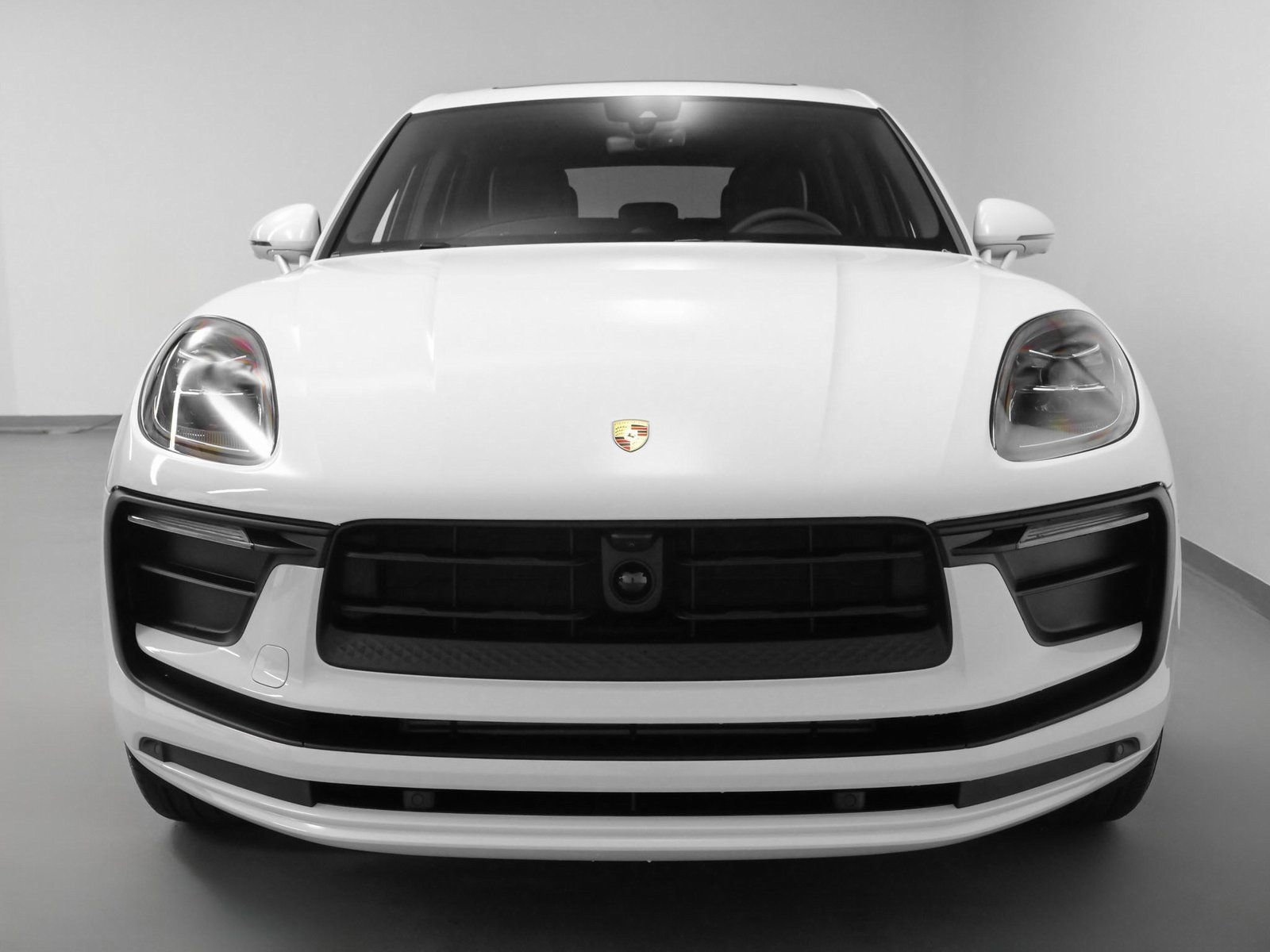 Certified 2025 Porsche Macan image 8