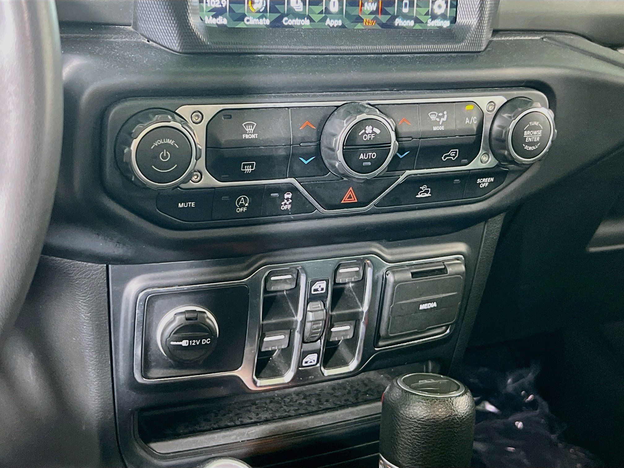 Used 2023 Jeep Gladiator Overland AWD/4WD image 16