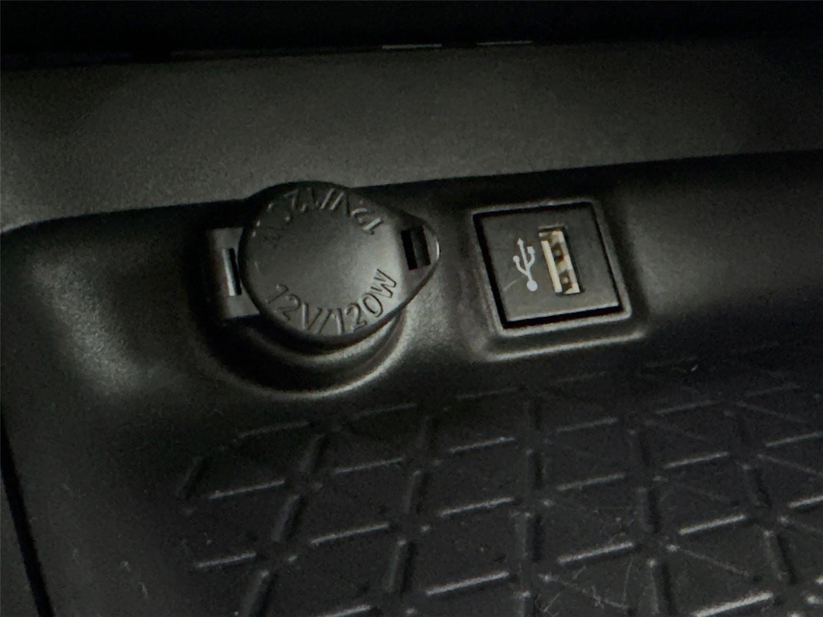 Certified 2025 Toyota RAV4 XLE AWD/4WD image 30