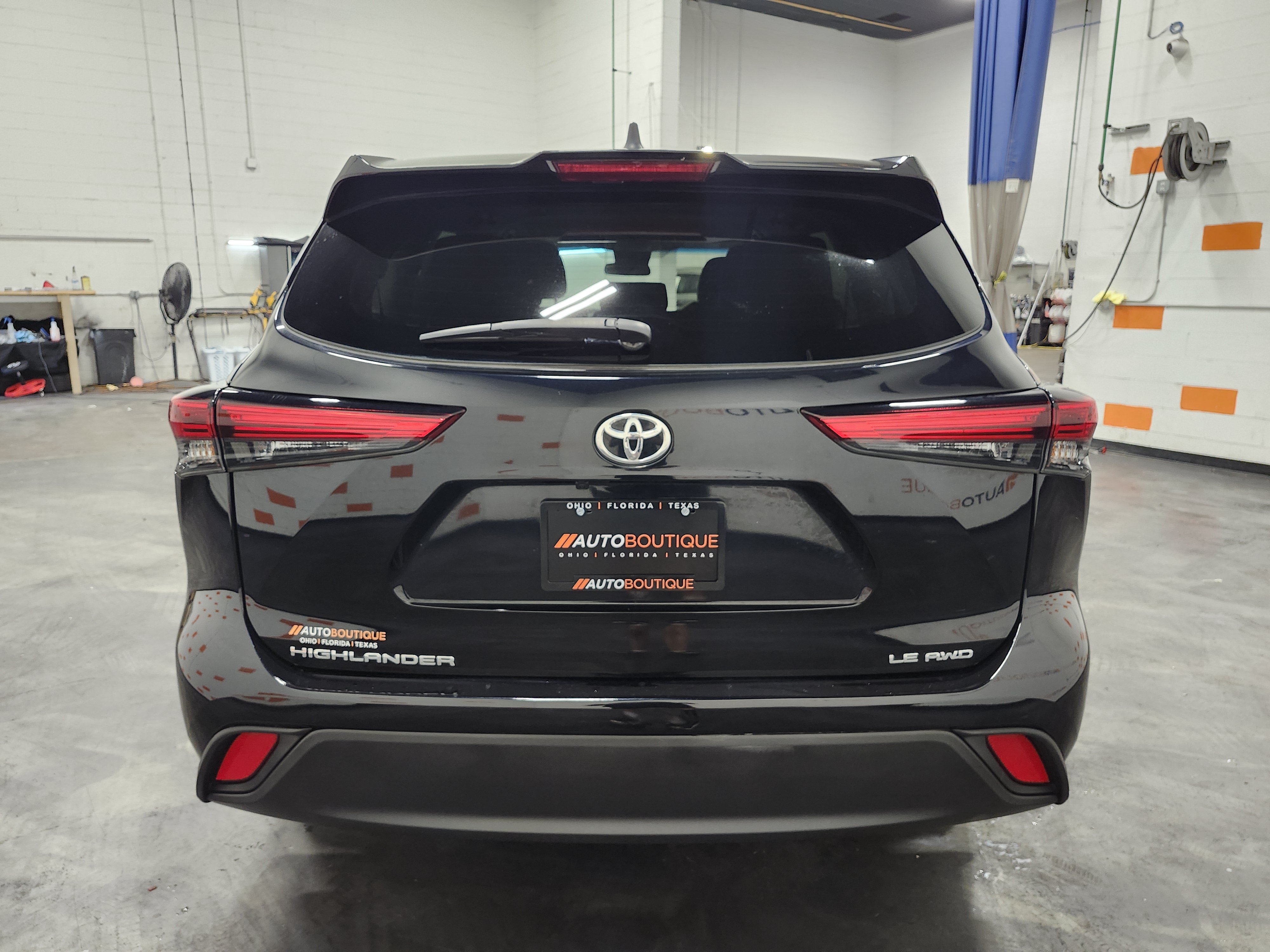 Used 2023 Toyota Highlander LE AWD/4WD image 15