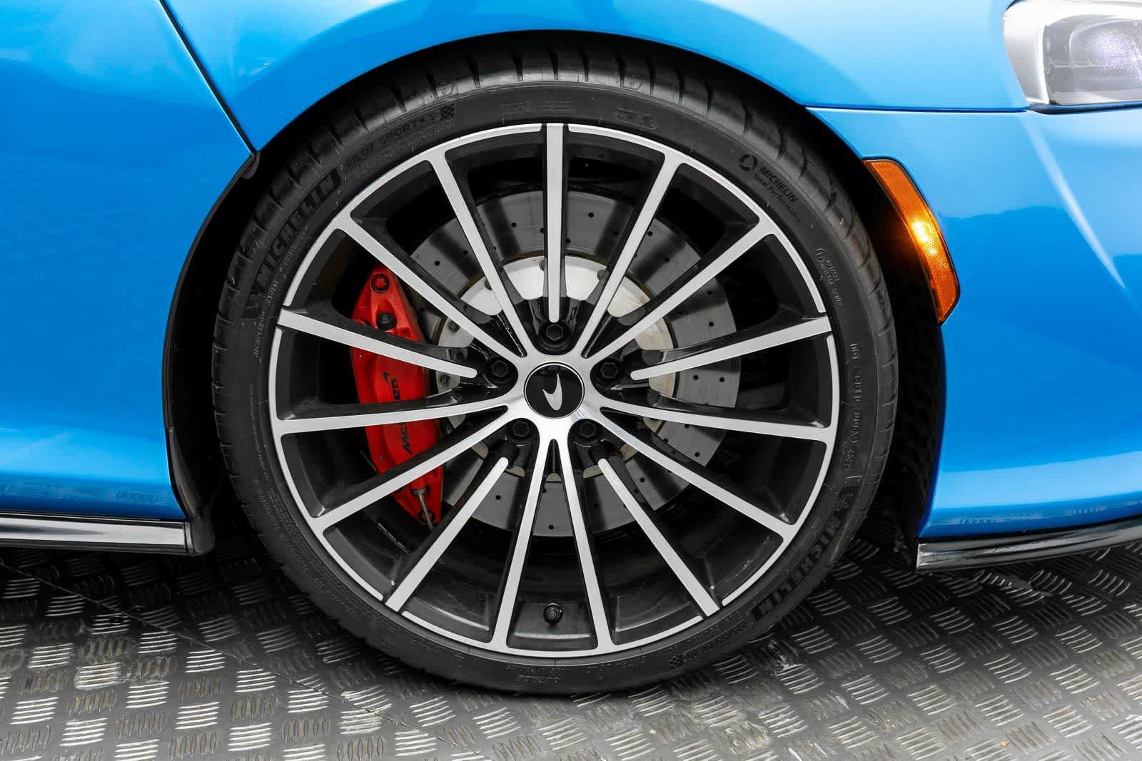 Used 2020 McLaren GT RWD image 40