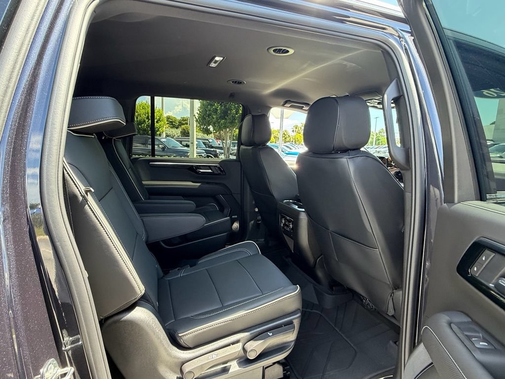 Used 2026 Chevrolet Suburban Premier RWD image 16