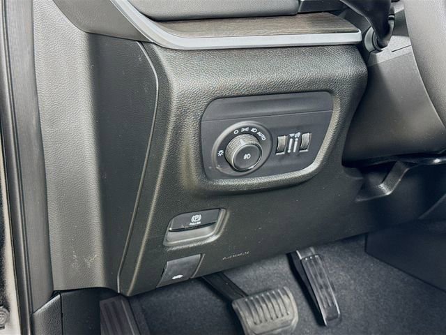Used 2025 Jeep Grand Cherokee Limited w/ Black Appearance Package AWD/4WD image 10
