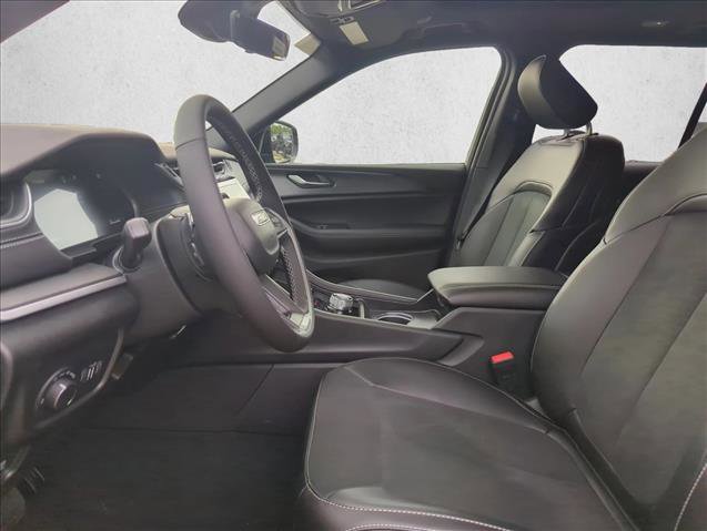 New 2025 Jeep Grand Cherokee Altitude image 4