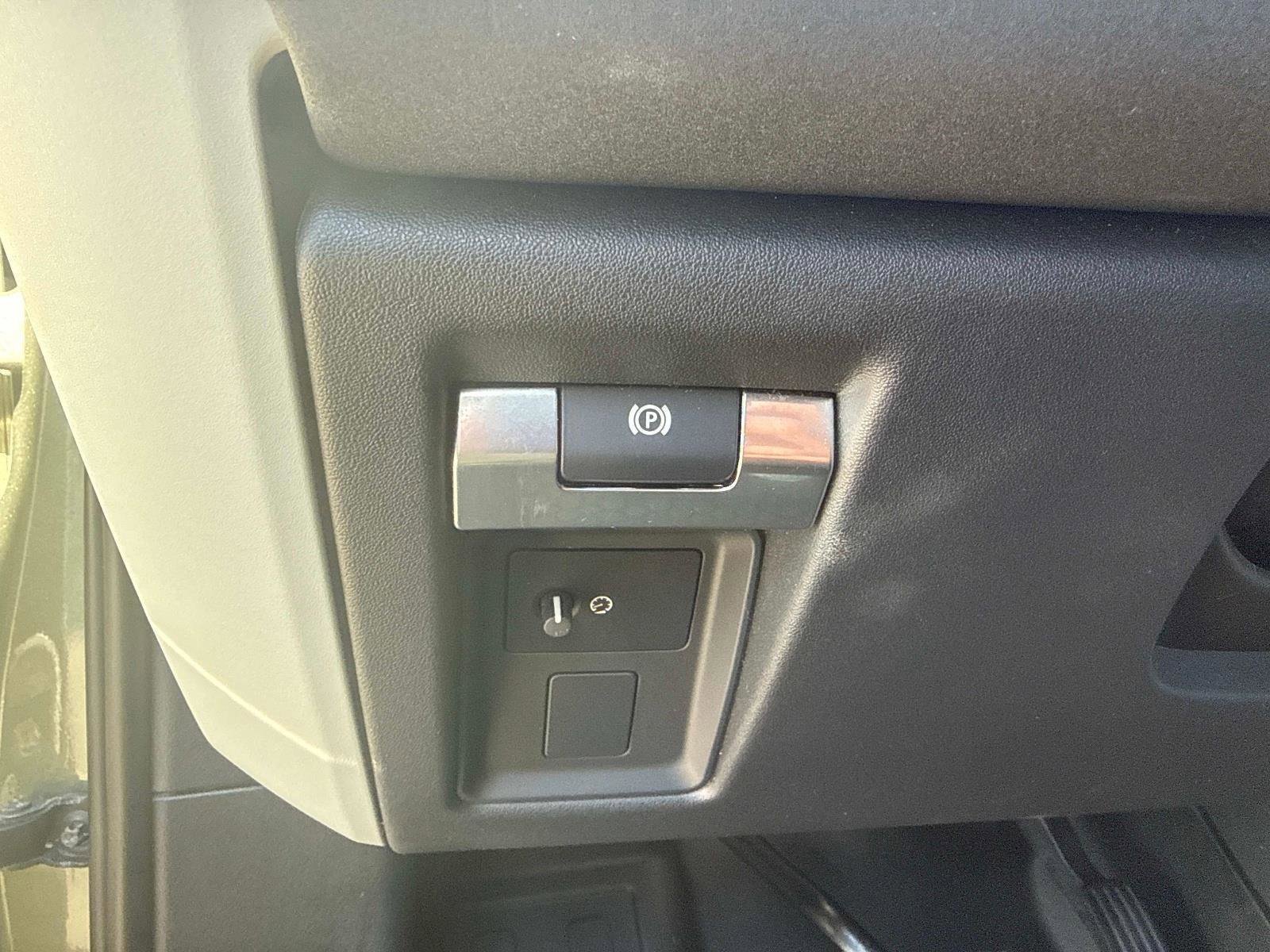 Used 2023 Land Rover Defender 110 S image 28