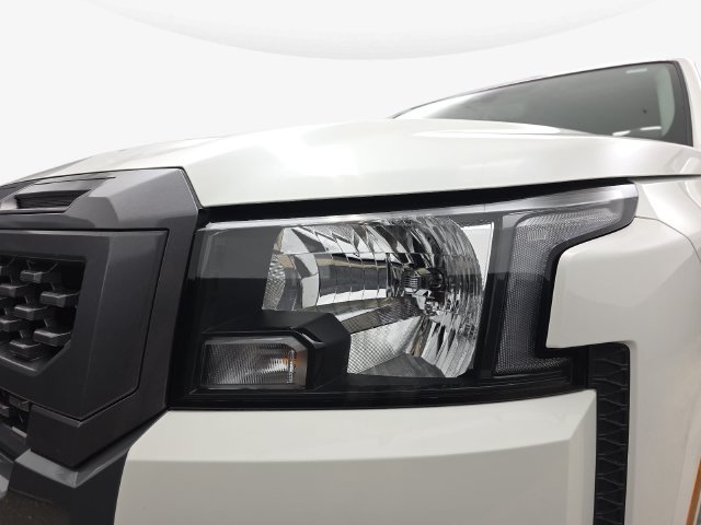 Used 2025 Nissan Frontier SV RWD image 32