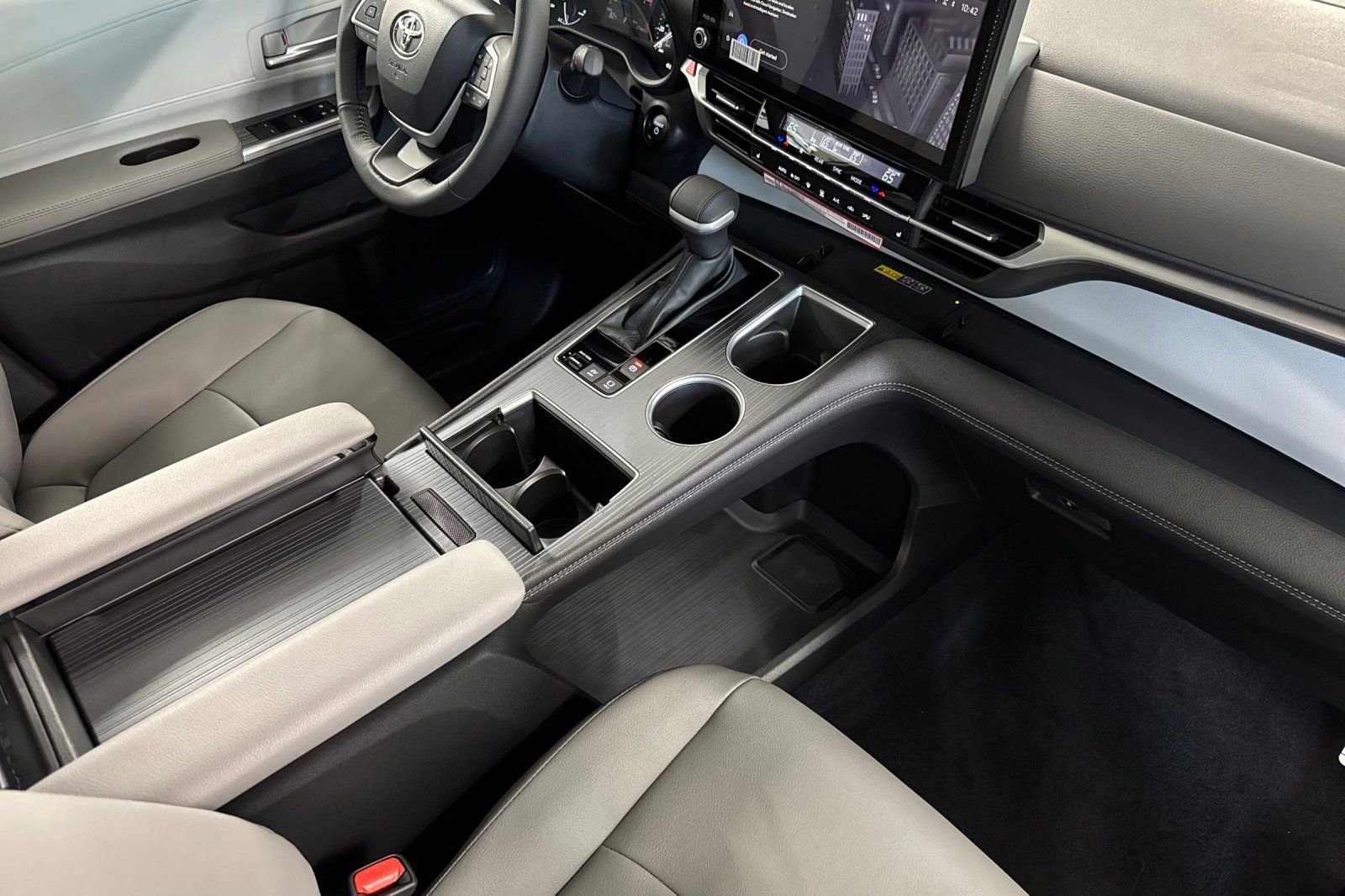 New 2026 Toyota Sienna XLE image 14