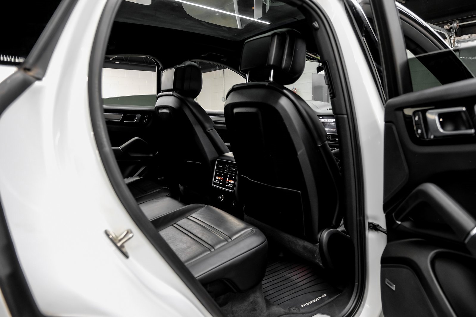 Used 2023 Porsche Cayenne Coupe image 48